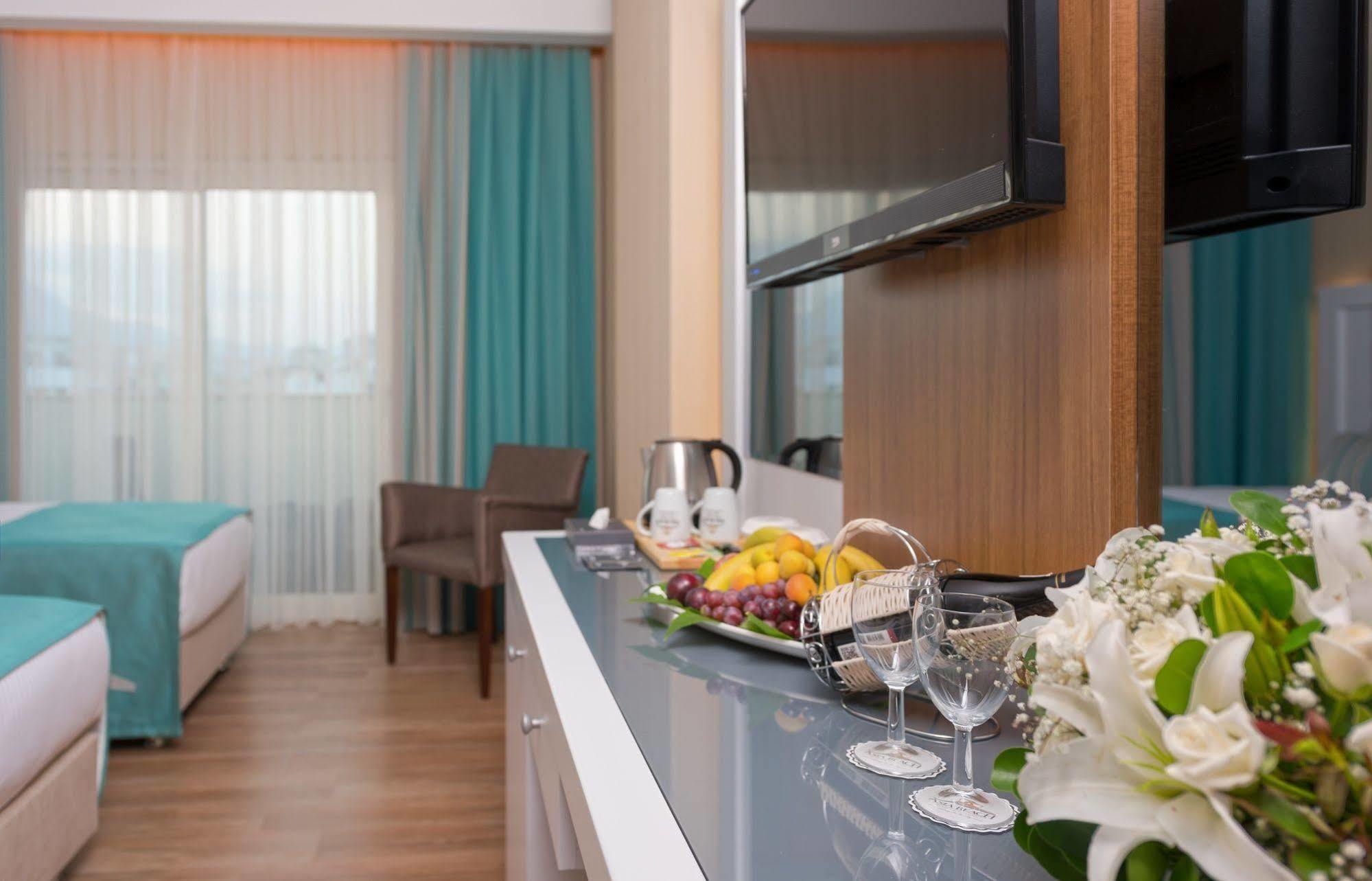 Hotel & 5*